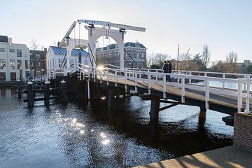 Atemberaubende Rembrandt-Brücke in Leiden von QEIMOY