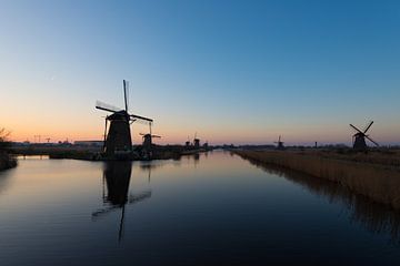 Kinderdijk in de nacht