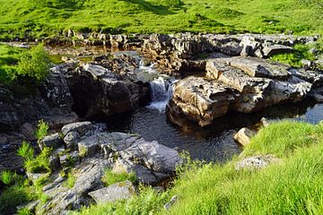 kleine waterval in Glen Etive in Schotland