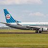 KLM Boeing 737-800 passagiersvliegtuig in retro kleuren. van Jaap van den Berg