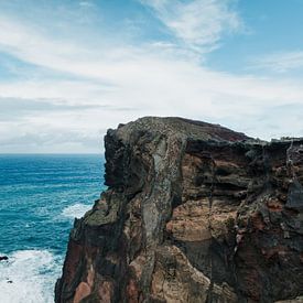 Rotsen en oceaan in Madeira van Elisabeth Fotografie
