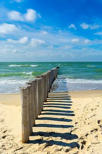 Schaduwen op het strand van Bernardine de Laat