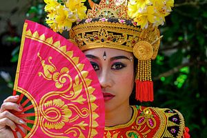 Danseuses balinaises Legong avec éventail