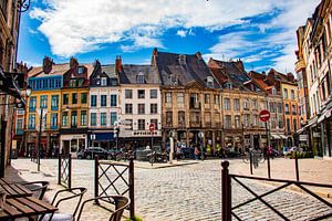 Zonnige daken in Franse stad Lille (Reins) - Pitoresque dorpje met oude architectuur