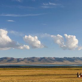 Kids playing on the shores of Song Kol Lake by Jasper Arends