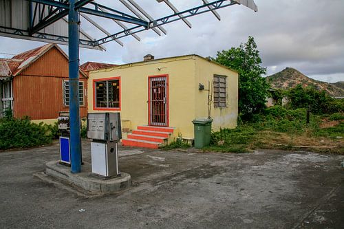 Verlaten pompstation in Sint Eustatius
