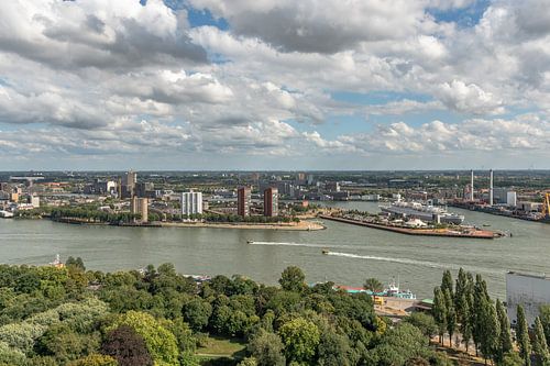Een kijkje vanaf de Euromast in Rotterdam