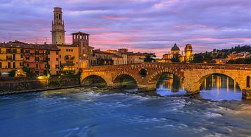 Ponte Pietra Brug, Verona, Italië van Henk Meijer Photography