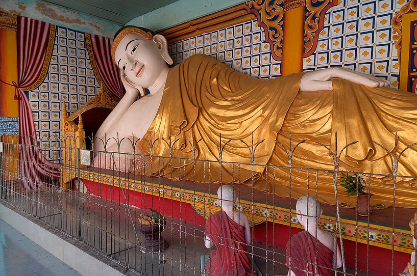 Monywa Township: Thanboddhay pagode by Maarten Verhees
