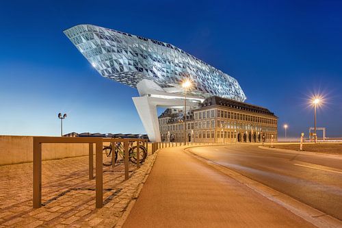 Hafenhaus Antwerpen in der Dämmerung