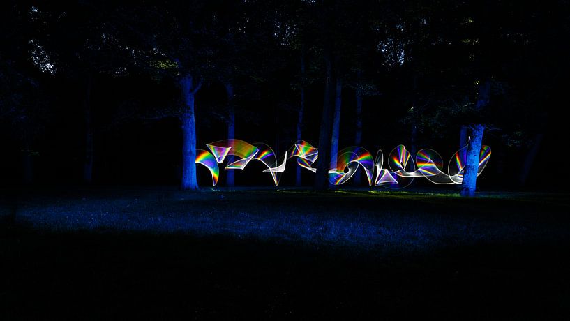 Arc-en-ciel nocturne dans la forêt par Licht! Fotografie
