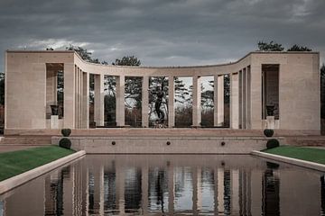 Het Monument van Eer: Een Stille Herdenking van Kim Stijger