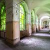 Couloirs d'un hôpital italien abandonné. par Roman Robroek