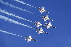 U.S. Air Force Thunderbirds in der 'Delta Formation'.