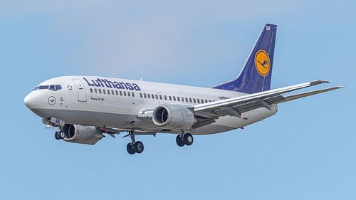Lufthansa Boeing 737-330 passagiersvliegtuig.