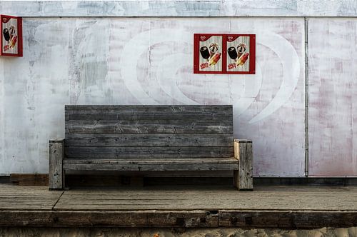 Bankje aan het strand