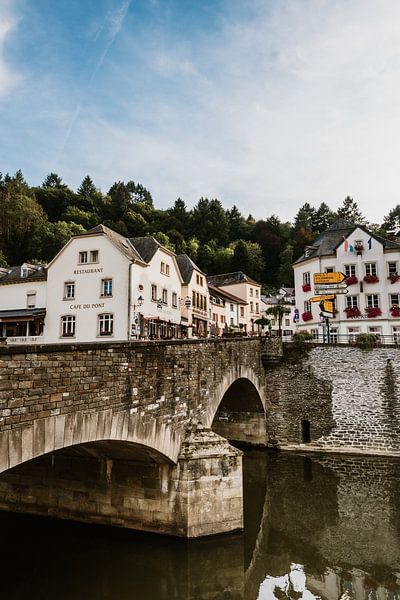 Le petit et mignon village de Vianden au Luxembourg par Art Shop West