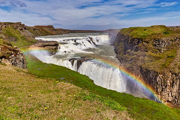 Regenbogen über dem Gullfoss in Island