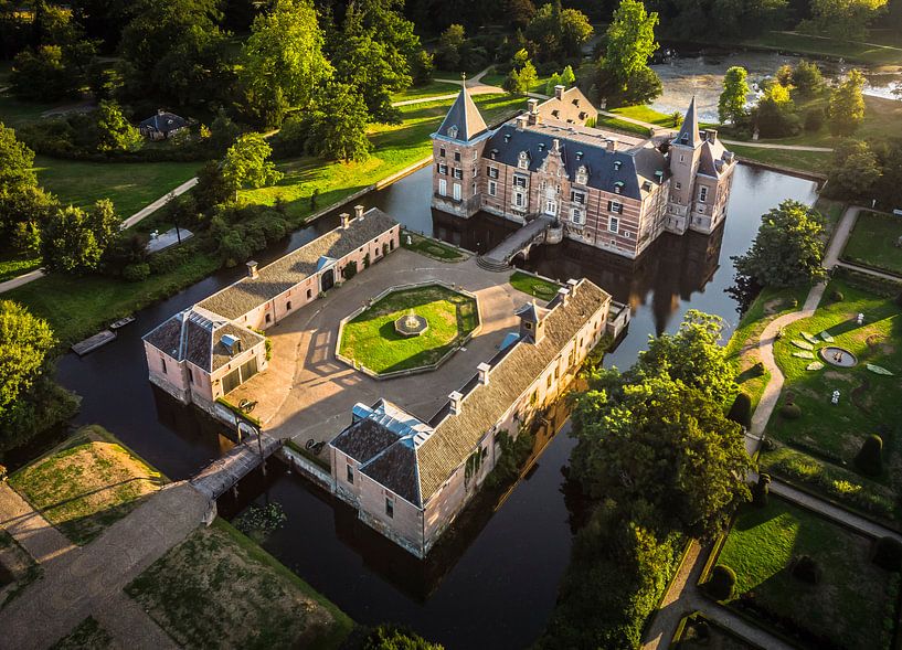 Château aux Pays-Bas au coucher du soleil par Cynthia Hasenbos