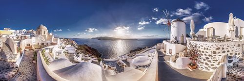 Panorama van het mooie dorp Oia op het eiland Santorini in Griekenland