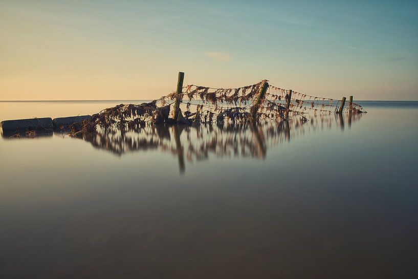 Fencing in the sea by Remco de Vries