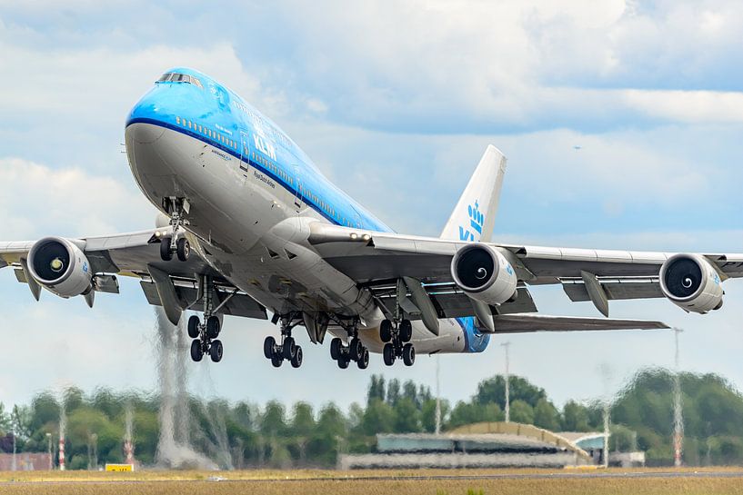 KLM Boeing 747-400 City of Rio de Janeiro. by Jaap van den Berg