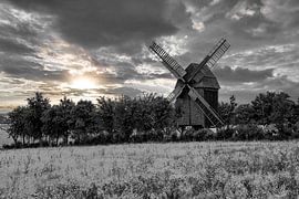 Uitzicht op een mooie windmolen in Thüringen Duitsland