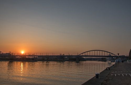 Setting sun at the John Frost Bridge by Karlo Bolder