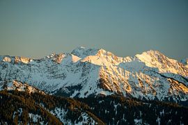 Winterlicher Blick aufs Gaishorn vom Grünten von Leo Schindzielorz