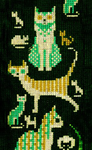 Poezen geborduurd op groot formaat