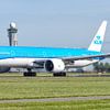 Abfliegende KLM Boeing 777-300. von Jaap van den Berg