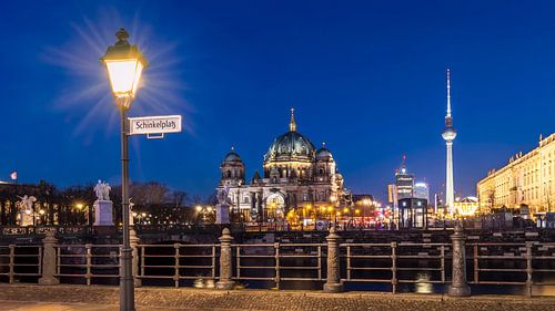 Berlijnse Dom en televisietoren - panoramische indruk vanaf de Schinkelplatz