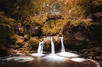 Cascade Schiessentümpel à Müllerthal, Luxembourg en couleurs d'automne