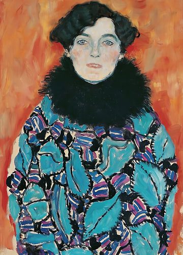 Femme en bleu à motifs