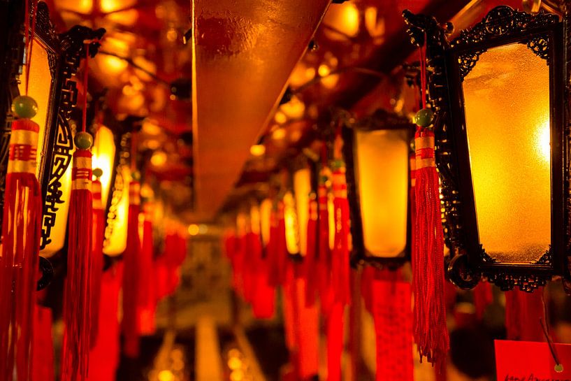 Laternen im Hongkonger Tempel von Gijs de Kruijf