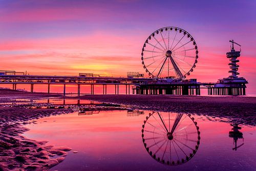 Scheveningen Pier at sunset - colourful reflection