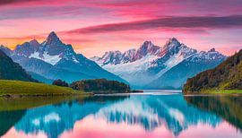 Landschap met roze zonsondergang