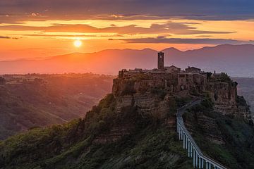 Zonsopkomst Civita di Bagnoregio van Henk Meijer Photography