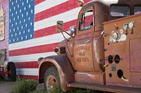 Oude brandweerauto langs de Route 66