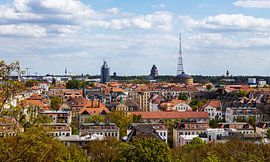 Leipzig - Panorama Skyline: Blick über den Bezirk Connewitz bis zum Völkerschlachtdenkmal von Frank Herrmann