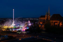 Altstadtfrühling Erfurt bei Nacht – Domplatz zwischen Domberg und Lichtraum von Mixed media vector arts