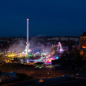 Altstadtfrühling Erfurt bei Nacht – Domplatz zwischen Domberg und Lichtraum von Mixed media vector arts