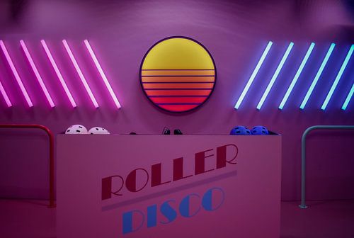 Retro rollerdisco in neonlicht
