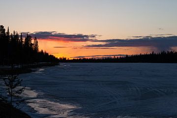 Zonsondergang in Fins Lapland van Irene Hoekstra