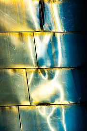 Réflexion sur une façade métallique sur Dieter Walther