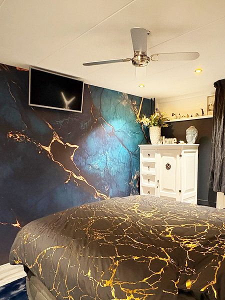 Edler blauer Marmor mit Goldlinien