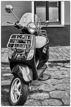 Black scooter van Lieven Lema