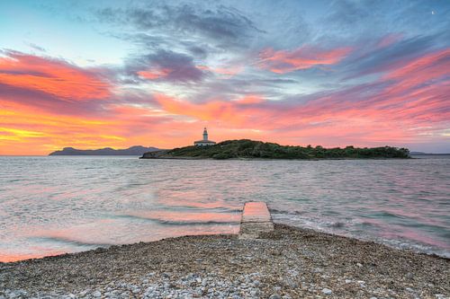 Blick zum Leuchtturm von Alcanada auf Mallorca
