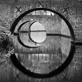 Binnendieze Den Bosch - image presque abstraite sur Rob van Esch