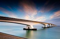 Bewölkter Himmel über der Zeelandbrücke über die Oosterschelde in der Provinz Zeeland von gaps photography Miniaturansicht